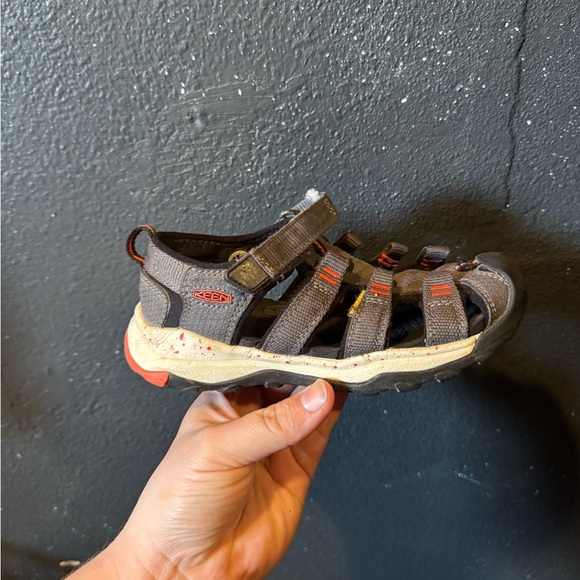 Kids Keen Gray and Black Outdoor Sandals with Orange Accents - Picture 2 of 8